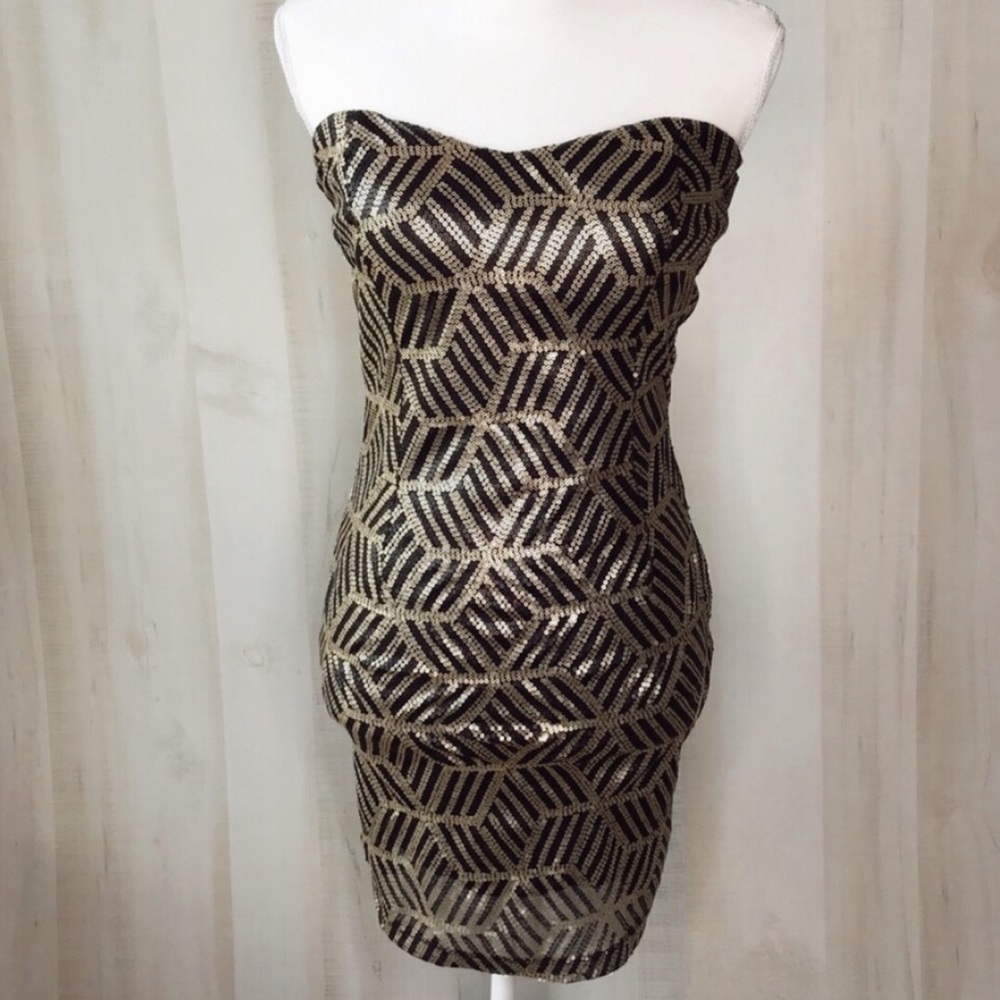 Strapless Dress with Striped Geometric Cubes